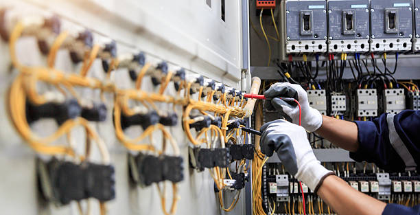 Professional Electrician technician working in Columbia, MS